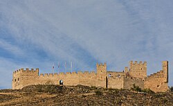 Restos arqueológicos del castillo ruina Tourbillon