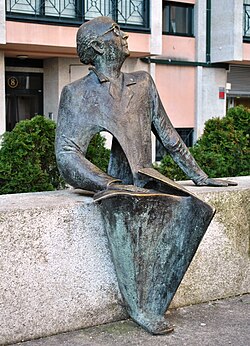 Estatua de José Saramago en Bouzas, Vigo