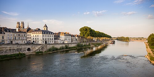 Vista panorámica urbana de Orléans
