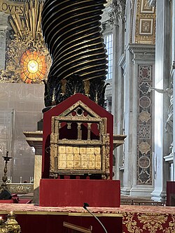 La Cátedra de San Pedro expuesta en la Basílica de San Pedro