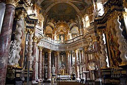 Interior de la iglesia del palacio