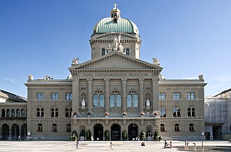 Fachada y vistas del Palacio Federal de Suiza, sede del poder ejecutivo y legislativo