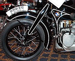 Horquilla telescópica con amortiguación de aceite en una BMW R12 de 1939
