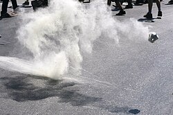 Bomba lacrimógena tras ser lanzada