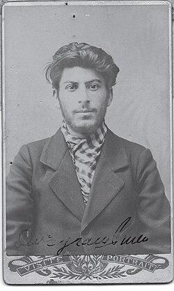 Fotografía juvenil de Iósif Stalin en 1902