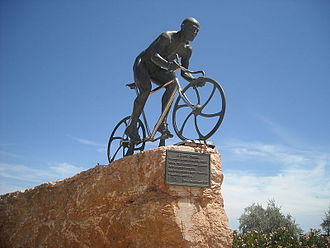 Monumento dedicado a Marco Pantani en Cesenatico