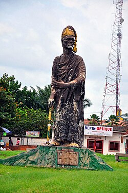 Estatua del rey Toffa I en Porto Novo