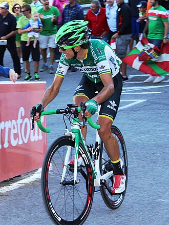 Amets Txurruka participando en una competición de ruta