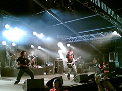 Gojira actuando en el festival de Tuska en Finlandia en julio de 2006