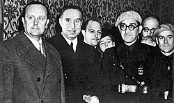Personalidades del régimen y Rafael Sánchez Mazas durante una visita a Roma en 1939