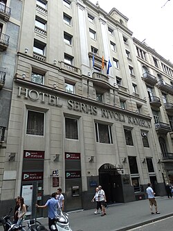 Fachada del antiguo Hotel Rivoli Rambla, cuartel general del POUM en Barcelona.