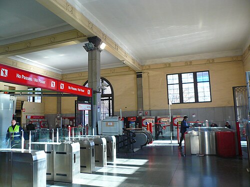 Vestíbulo interior de la estación