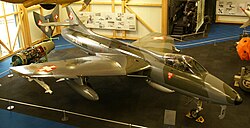 Un avión Hawker Hunter suizo en exposición.
