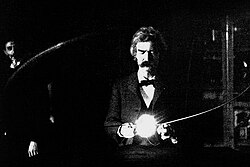 Mark Twain en el laboratorio de Nikola Tesla