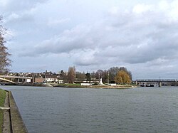 Confluencia del río Oise y el Sena en Conflans-Sainte-Honorine