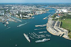 Vista general de la ciudad y el entorno portuario de Lorient