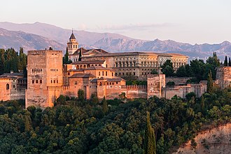 Vista general de la Alhambra de Granada y su entorno paisajístico