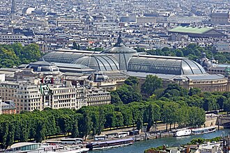 Vista del conjunto monumental formado por el Grand Palais, el Petit Palais y el Puente Alejandro III desde la Torre Eiffel