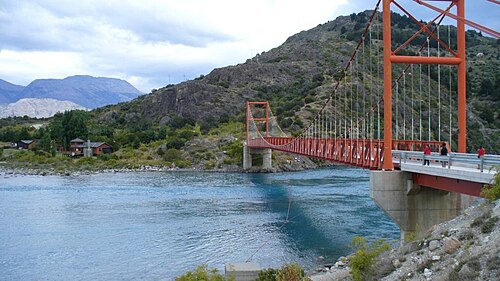 Puente sobre el nacimiento del Lago Bertrand