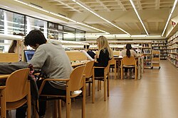 Biblioteca de la UAO CEU