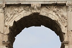 Detalle del arco de la cara oriental