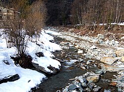 Torrente en los Alpes, Italia.