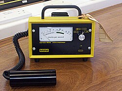 Contador Geiger moderno utilizado para la medición de radiación.