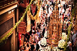 Custodia en procesión por las calles de Toledo