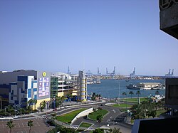 Puerto de la Luz desde el parque de Santa Catalina
