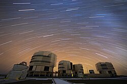 Fotografía de larga exposición del Very Large Telescope