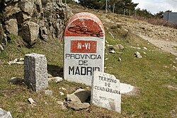 Mojón histórico situado en el puerto