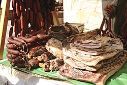Compango y otros embutidos asturianos