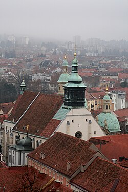 Vista de la catedral y el mausoleo desde Schlossberg