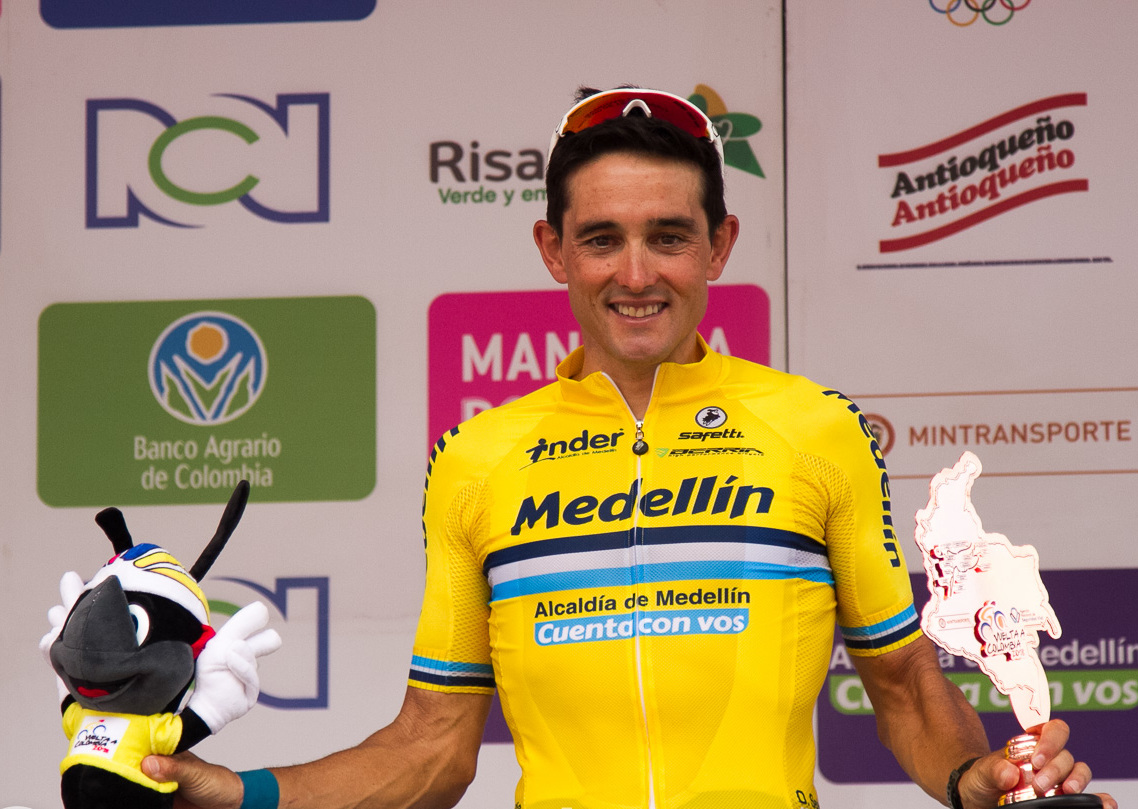 Óscar Sevilla en una competencia de ruta