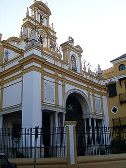 Fachada de la Basílica de la Macarena en Sevilla.