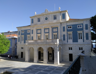 Fachada exterior del Teatro Nacional de San Carlos en Lisboa
