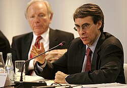 Kenneth Roth hablando durante la Conferencia de Seguridad de Múnich en 2008