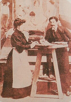 Santa María con su esposa Amalia Bidwell en el estudio