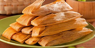Representación de tamales en un contexto histórico