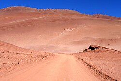 Paisaje desértico en la Puna de Atacama hacia Tolar Grande