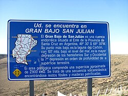 Cartel explicativo sobre el Gran Bajo de San Julián