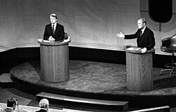 Gerald Ford y Jimmy Carter participando en un debate presidencial en Estados Unidos en 1976.