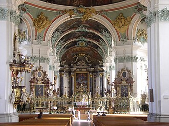Interior de la iglesia abacial