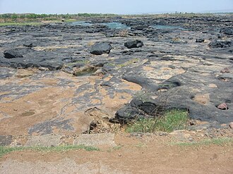 Vista del río Níger en el punto máximo de la estación seca en Bamako, Malí.