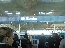 Zona de control de frontera e inmigración en el aeropuerto