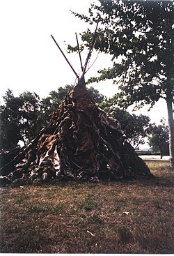 Reconstrucción de una vivienda del Paleolítico superior