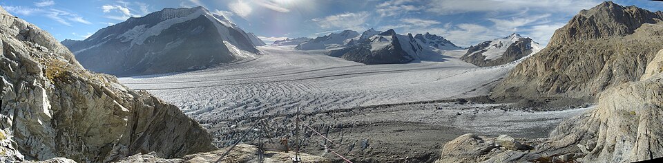 Panorama del glaciar Aletsch y Konkordiaplatz desde el refugio Konkordia