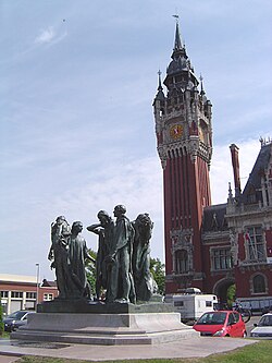 Estatua de los burgueses de Calais situada frente al ayuntamiento