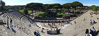 Vista panorámica del teatro de Ostia Antica