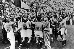 Celebración del primer título mundial de Italia